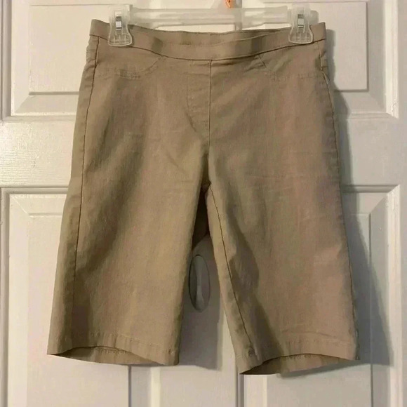 Intro Love the Fit Pants - Women’s Khaki Stretch‎ Chino Shorts Size Small